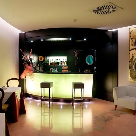 少年公园酒店 4*